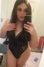 Laura Tyler 's gallery photo 5